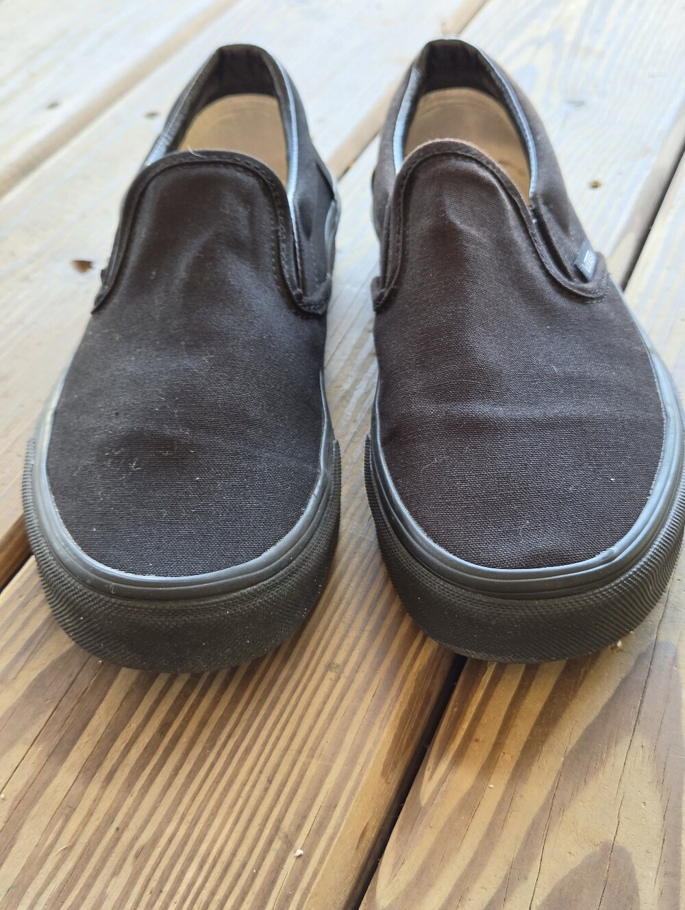 Vans Classic Slip-On – All Black (Like New) M7 W8.5